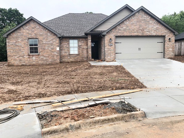New construction, 3bd 2bth - Quiet, small neighborhood with low flow traffic. Custom cabinets, granite, blinds & guttering.