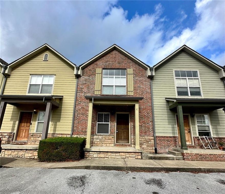 2 bedroom, 2.5 bath. Spacious living room open to kitchen, both bedrooms upstairs with their own bathroom. Close to shopping & trails. Refrigerator, washer, dryer included. Apply at www.primenwa.com