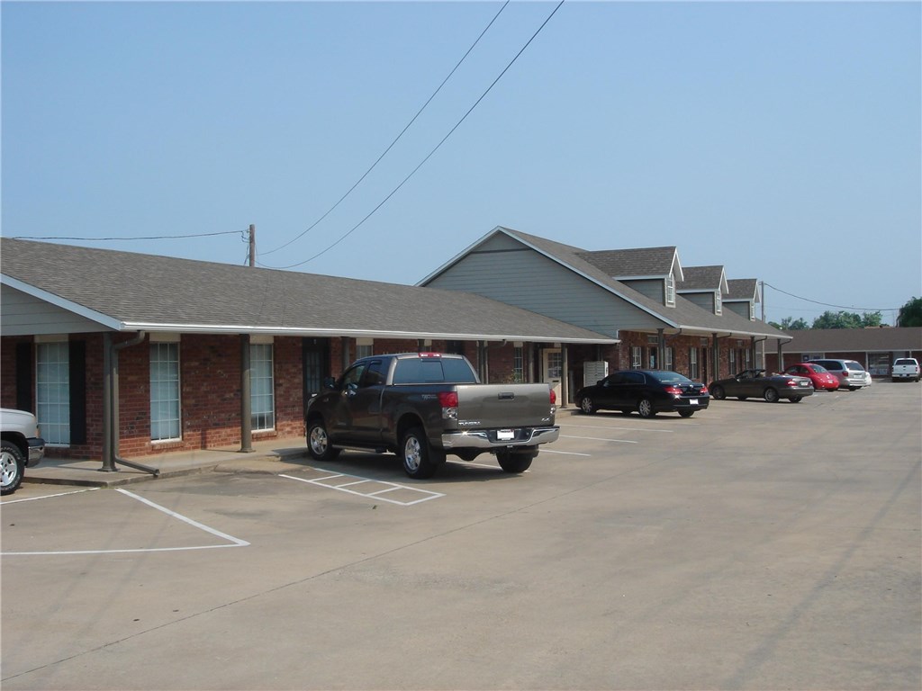 Excellent salon space for lease. Established salon location for over 15 years. Fantastic central Springdale location with high traffic counts and signage on 412. Available June 1. Call agent for more information.