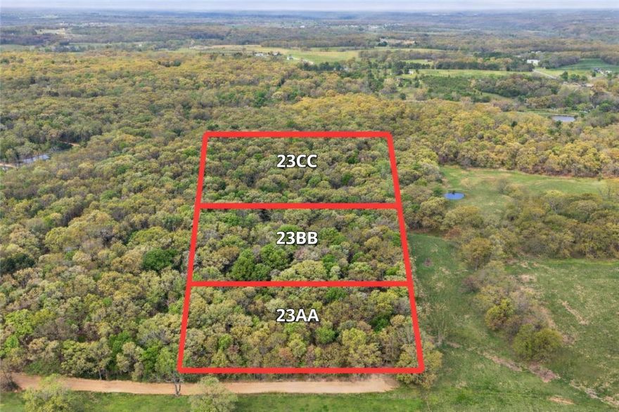 Build your custom estate on this premier 1.42-acre lot located on Hummingbird Lane. This property offers the perfect blend of privacy and accessibility, situated just 10 minutes from I-49, 25 minutes from the Home Office, and only 2 miles from the future North-South Connector corridor.
The land features a mix of level and gently rolling terrain, providing an easy-to-navigate building site. With a 5-bedroom perc test already completed, this lot is ready for your specific architectural vision. Enjoy a secluded atmosphere with the modern conveniences of Gravette, Centerton, Bella Vista, and Bentonville just a short drive away.