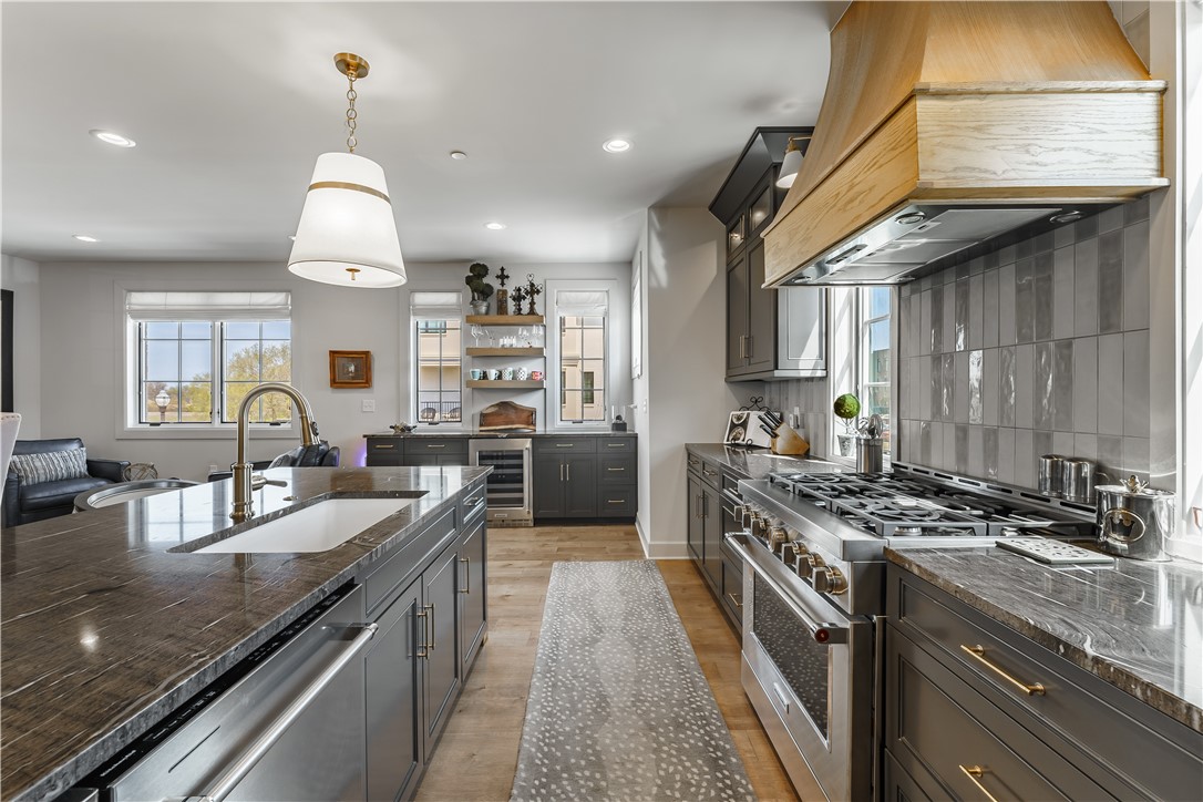 Pinnacle Heights Rogers - Residential