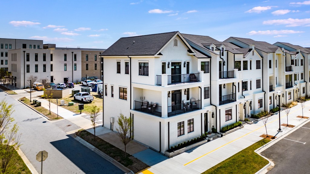Pinnacle Heights Rogers - Residential