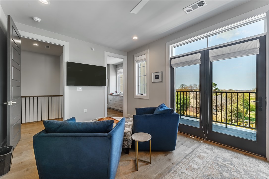 Pinnacle Heights Rogers - Residential