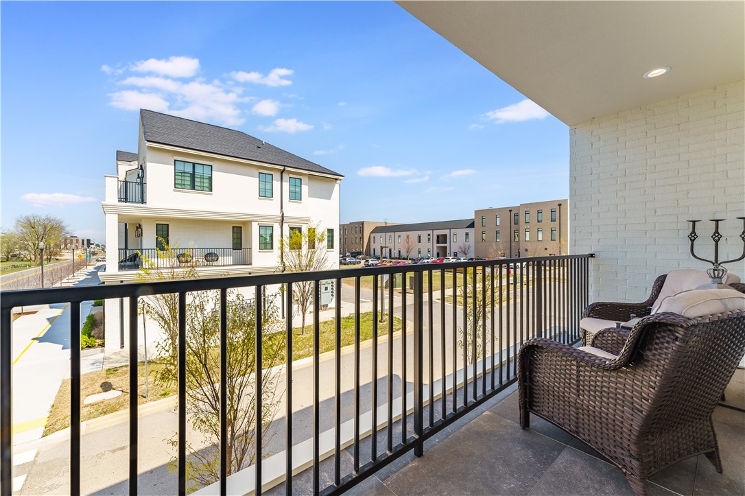 Pinnacle Heights Rogers - Residential