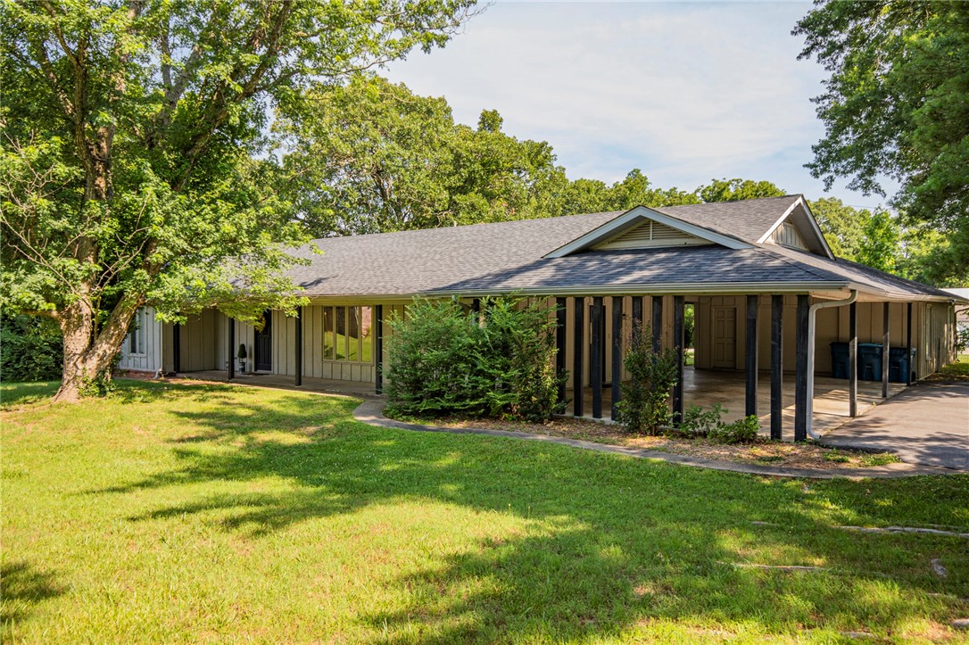Fully Furnished Executive Home located in the heart of Bentonville. Located very close to Downtown Bentonville, Biking/Walking Trails and Schools. The Coler Mountain Biking preserve is just to the North of this property. The fully furnished home has everything you need for your stay. All utilities and lawncare included.
