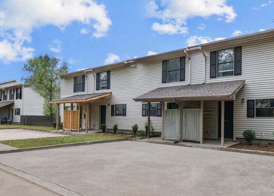 3-bedroom, 2.5-bathroom ground-floor apartment offers the perfect blend of comfort and convenience in a highly desirable area. Pet friendly, small pets only. Property includes a laundry area with Washer and dryer provided. Refrigerator, stove and over the range microwave hood included.