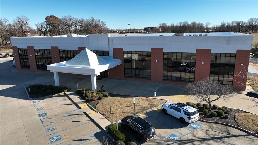 519 Latham Drive is a commercial property in Lowell, Arkansas. Centrally located within Northwest Arkansas, the property consists of a 40,000 square foot building located on +/- 4.98 acres. The building was constructed in 2006 and the interior was recently renovated in 2023. 
519 Latham Drive is a part of the heavily trafficked Lowell submarket bordered by J.B. Hunt Transport corporate headquarters and dense multifamily and residential neighborhoods with an average income of $120,000. Lowell has historically served as the home of J.B. Hunt Transport with its proximity to the Walmart Home Office, Tyson Foods and other major suppliers. 
The property is located in Northwest Arkansas’ fastest-growing markets situated between new multimillion dollar projects including the future Springdale Northern Bypass, J.B. Hunt Transport expansion, Pure Lowell Apartments and many national retail brands.