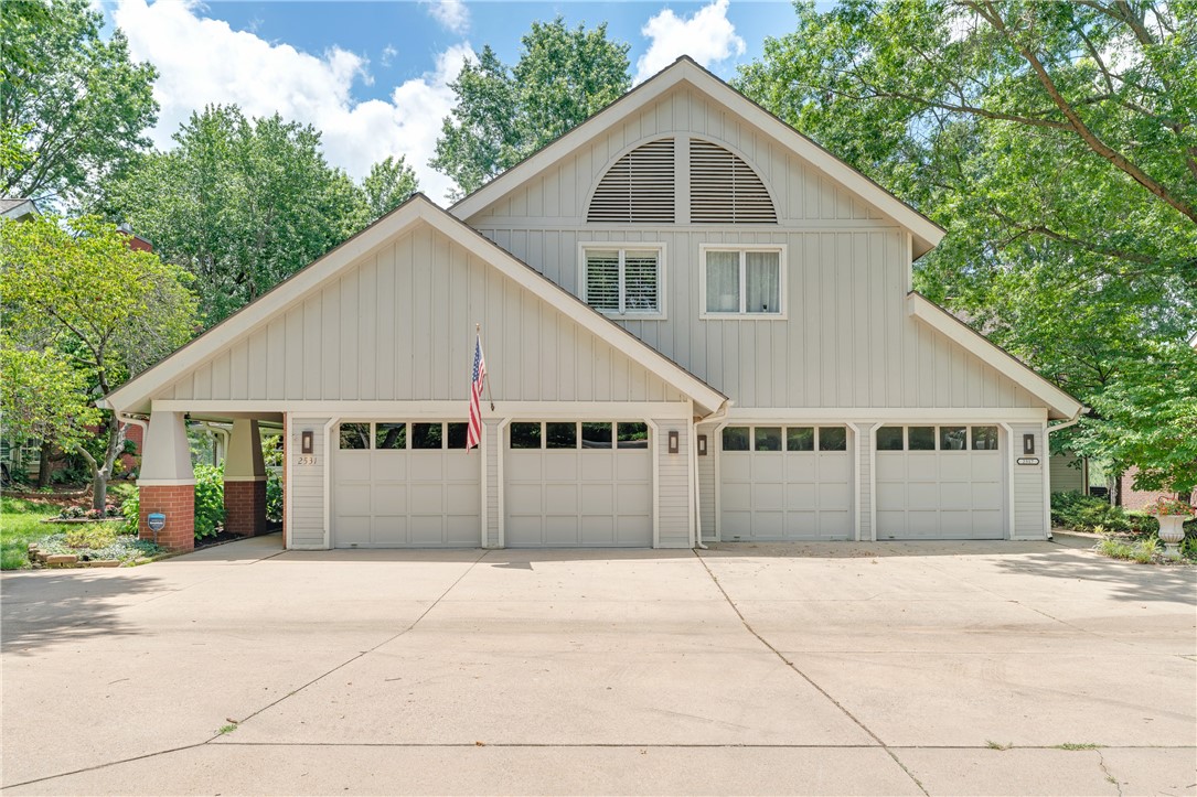 Perfect for those who love the outdoors, this home resides just steps from the extensive regional greenwayāideal for morning jogs, bike rides, or peaceful evening strolls. It backs up to a premier golf course and offers access to a nearby clubhouse, creating an ideal balance of recreation and relaxation. Inside, you'll find a bright, open layout with vaulted ceilings, durable LVP flooring, a granite-countered kitchen with eat-in space and stainless appliances, plus a spacious bonus room upstairs. The primary suite features a spa-like steam shower and dual vanities. Additional perks include plantation shutters and abundant storage including walk-in closets and attic space. Situated near family-friendly attractions, dining, shopping, and entertainment, this property delivers the perfect combination of lifestyle and convenience.