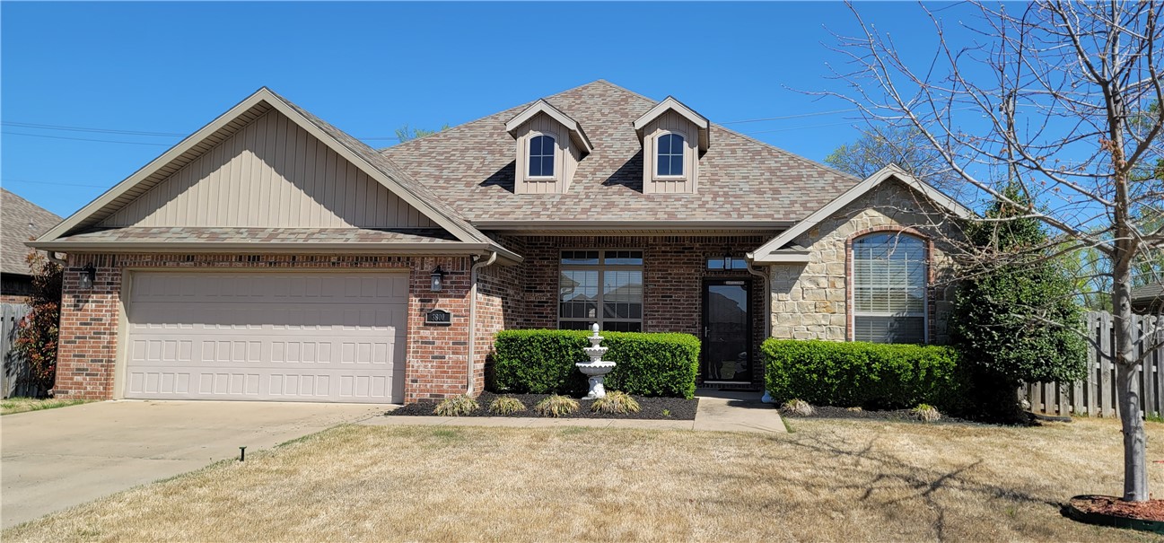 Location, Location, Location Welcome to 3800 SW High Point Ave a Charming, well maintained four bedroom home in the Bentonville Keystone Subdivision. Open living area with 10ft ceilings, stone faced fireplace, large kitchen island, and wood-beamed dining room. Home features a split floor plan, hardwood floors, granite countertops, 2 car garage, and fully fenced backyard. Beautiful master suite off the kitchen area with vaulted ceilings, double vanity, whirlpool bathtub, walk-in shower, and spacious master closet. Move-in ready..