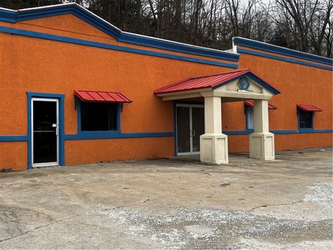 Photo of 444/442 N Parrott Drive, Huntsville, AR 72740 (MLS # 1332134)