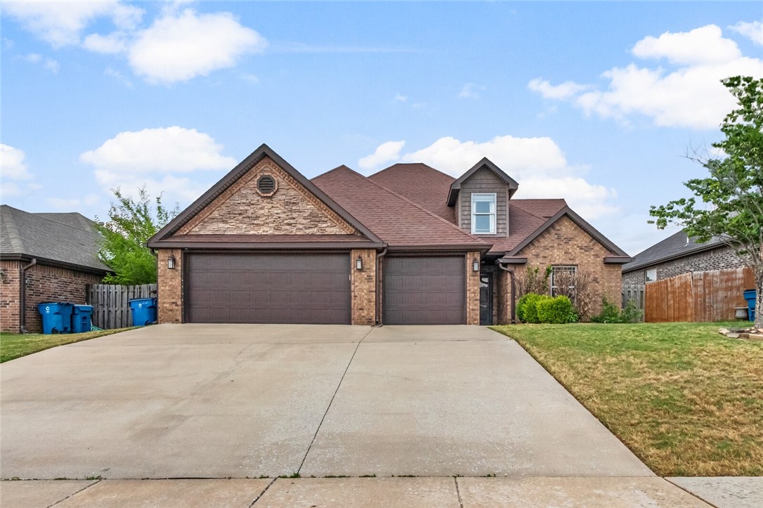 4 beds and 3 full baths with an incredible location! Come see this beautiful all brick home in the heart of Northwest Arkansas. You will feel how well built along with how well taken care of this home is while walking through it. Only 10 minuets to top golf and the same distance to downtown Bentonville. You will love the wonderful neighborhood, big bedrooms, open living room and the location that allows you to be close to all of NWA's best destinations. Come see this one before its gone!
