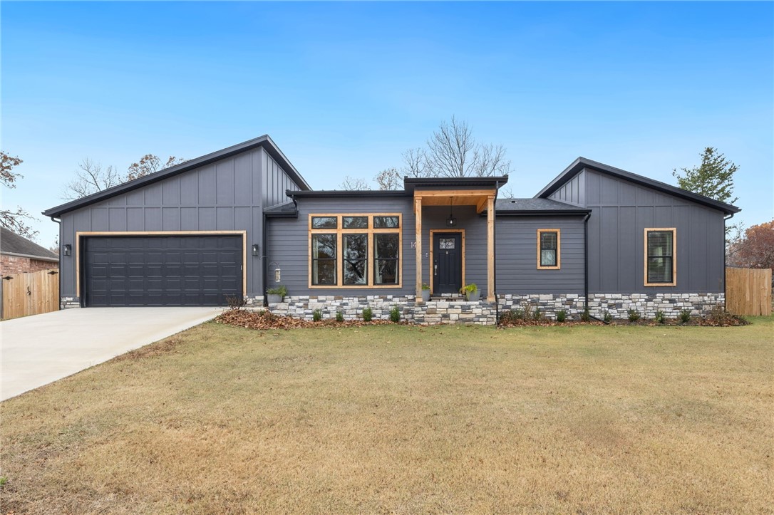 House of Harris on Stoneykirk. This modern-style home is the perfect furnished retreat in Bella Vista, Arkansas! Tucked near the Branchwood Fitness Center and local trails, and just mites from I-49, it offers a central location for easy access to all of Northwest Arkansas. The home features luxury vinyl plank flooring, quartz countertops, and a spacious primary suite with a large shower and flat backyard. The covered patio is perfect for relaing or entertaining. Included with Rent: All utilities (electric, propane, water, internet), Lawn mainteneance, fully furnished, Guest membership to Bella Vista POA amenities during term of lease. Pets allowed on approval, No smoking inside or outside, oversizes 2 car garage, available now. Move in ready and beautifully maintained.