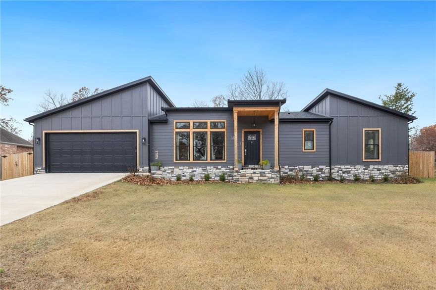 House of Harris on Stoneykirk. This modern-style home is the perfect furnished retreat in Bella Vista, Arkansas! Tucked near the Branchwood Fitness Center and local trails, and just mites from I-49, it offers a central location for easy access to all of Northwest Arkansas. The home features luxury vinyl plank flooring, quartz countertops, and a spacious primary suite with a large shower and flat backyard. The covered patio is perfect for relaing or entertaining. Included with Rent: All utilities (electric, propane, water, internet), Lawn mainteneance, fully furnished, Guest membership to Bella Vista POA amenities during term of lease. Pets allowed on approval, No smoking inside or outside, oversizes 2 car garage, available now. Move in ready and beautifully maintained.
