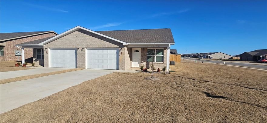 Brand new duplexes in Bentonville close to NWA Regional Airport for lease. Home features 3 bedrooms, 2 bathrooms, 2 car garage, LVP throughout home, granite countertops, ceiling fans, open floorplan, covered back patio for grilling/entertaining, fenced in yard and all appliances included. 1 moth free rent with all 1 year leases signed by March 1, 2026.