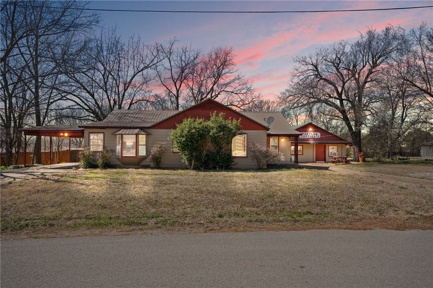This rental property features great income potential, and features both a house, and a separate 4 unit
apartment building. The house was at one time used as a clinic style business and offers 2 bathrooms and 2,000 sqft m/l of space. Great potential to maximize bedrooms, or turn it into a duplex! 3 of the 4 units of the apartment building have been recently renovated. Unit 1 offers 2 bedrooms, 1.5 bath. Units 2, 3, and 4 offer 1 bedroom, 1 bathroom. This has fantastic potential for multi-purpose use, offering a prime opportunity for investors seeking consistent cash flow!