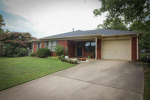 Not many homes like this come along in this price range! Beautiful, well loved home looking for its next homeowner. Maybe that's you!! 3 bedrooms, 1 bathroom with a fully fenced in backyard. About half a mile from Russellville High School. This home has been recently updated with tile throughout, a new water heater this year and a new roof with architectural shingles in the last 2 years. Don't miss your chance!