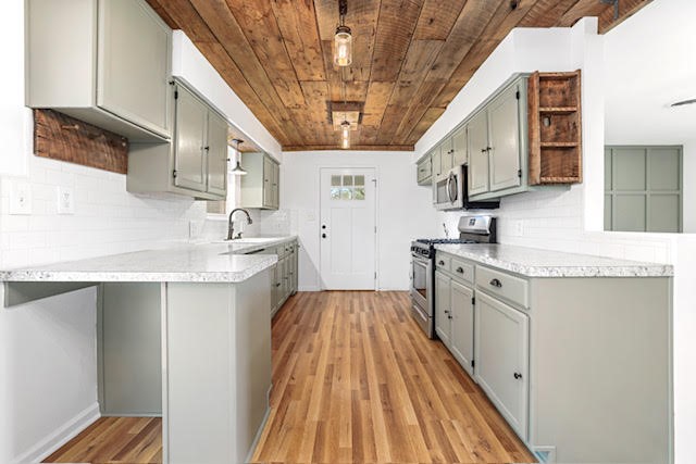 19-16-30 FAYETTEVILLE OUTLOTS - Residential Lease