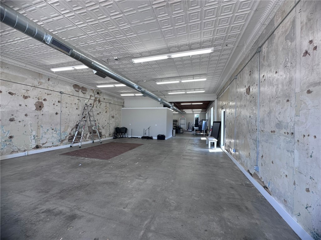 Brooks Add - Commercial Lease