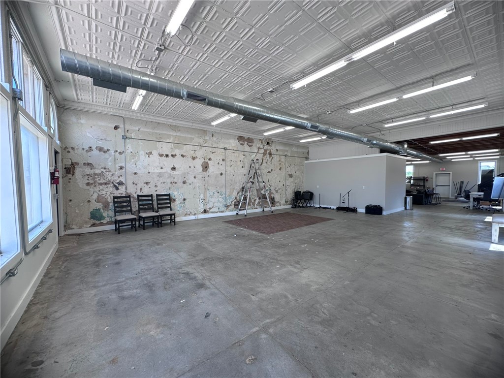 Brooks Add - Commercial Lease