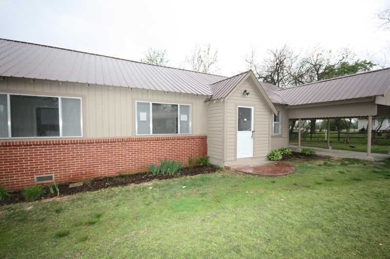 FRESH PAINT, NEW CARPET, NEW GAS STOVE & HOT WATER HEATER! HOMESTEPS PROPERTY, SOLD "AS IS" NO PROPERTY DISCLOSURE. SELLER WILL PAY UP TO BUT (NTE) $500. TOWARD HOME WARRANTY OF BUYER (OWNER OCCUPANT) CHOICE.