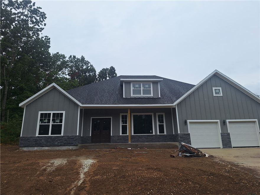 Beautiful 3 bedroom, 2 bath home, with 10-12 ceiling height, living room and kitchen are huge with a lot of natural light and fireplace in the living room.  A lot of room on the side of the house for a boat or RV.