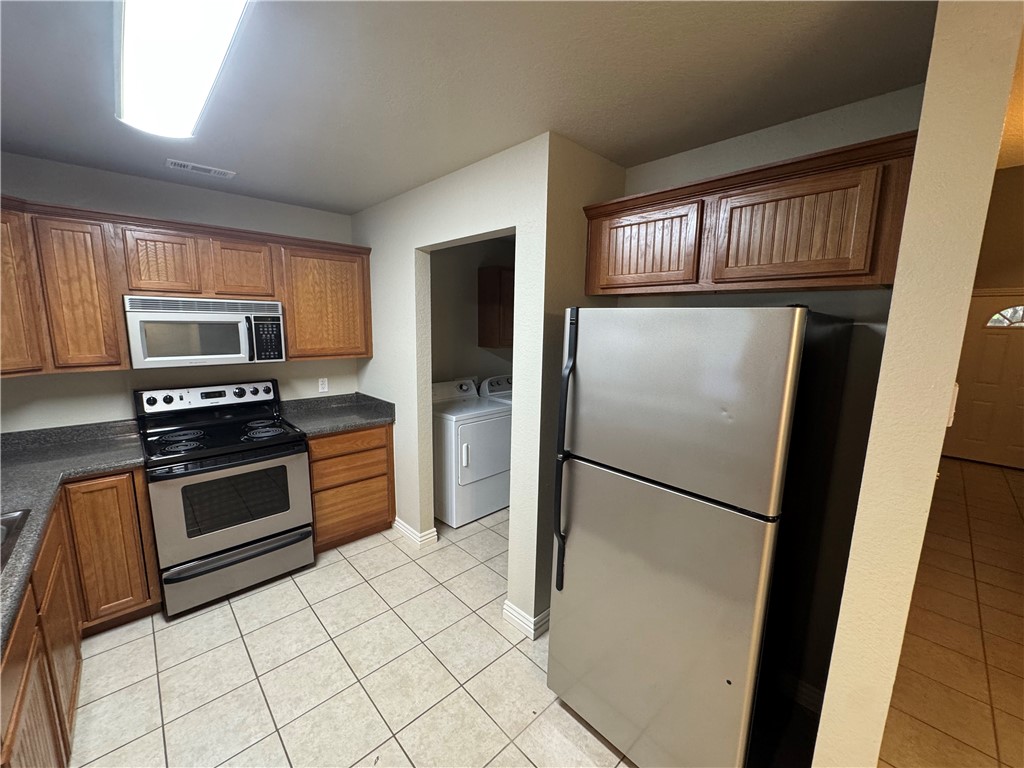 Wood Av. Condo-Hpr - Residential Lease
