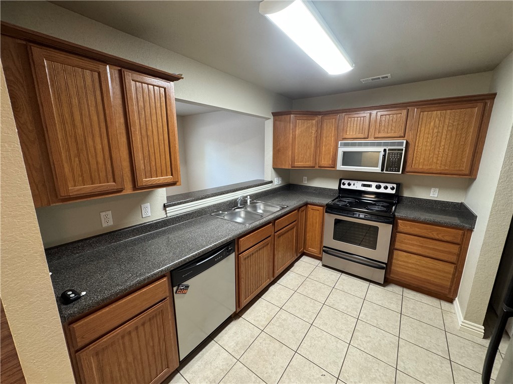 Wood Av. Condo-Hpr - Residential Lease
