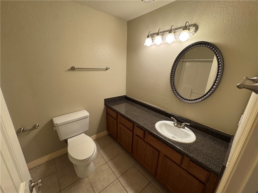 Wood Av. Condo-Hpr - Residential Lease