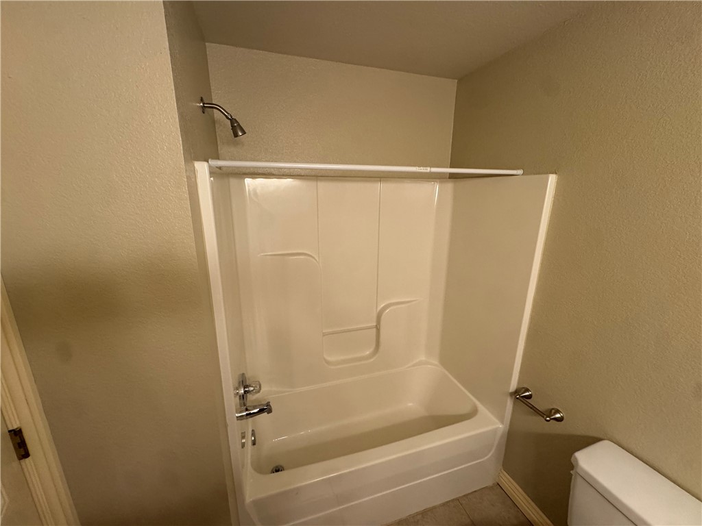 Wood Av. Condo-Hpr - Residential Lease