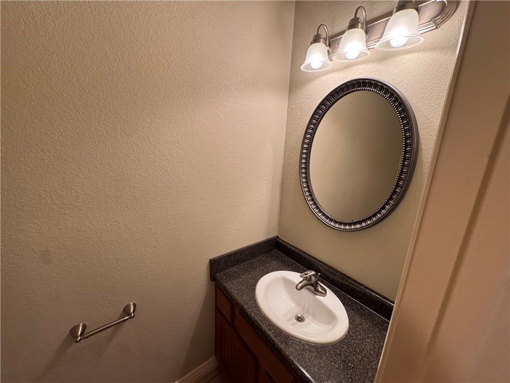 Wood Av. Condo-Hpr - Residential Lease