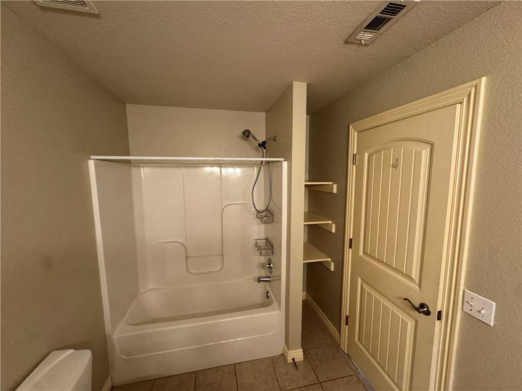 Wood Av. Condo-Hpr - Residential Lease