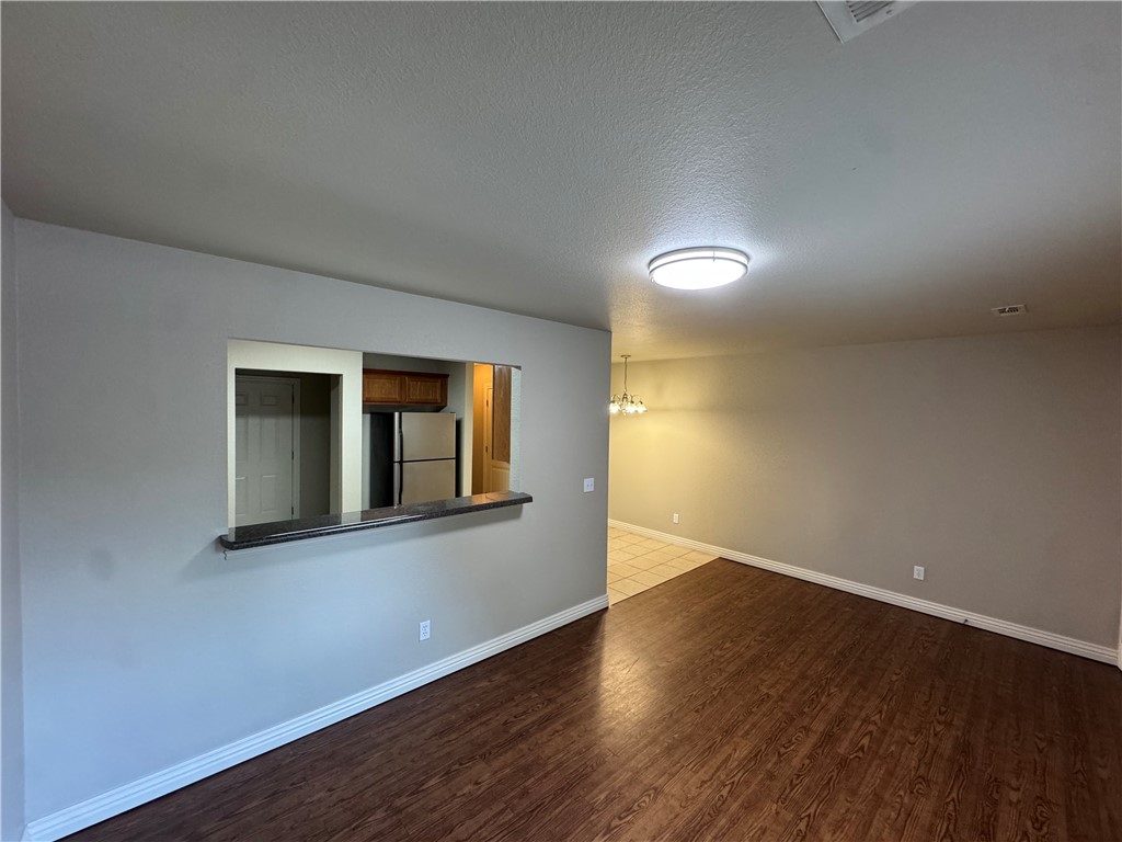 Wood Av. Condo-Hpr - Residential Lease