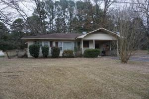 Everyone is looking for a few acres on the outskirts of town.Look no further you have found it!Cozy 2 bedroom 1 bath on 4+ acres!This property is currently producing $650.00 a month as a rental property.