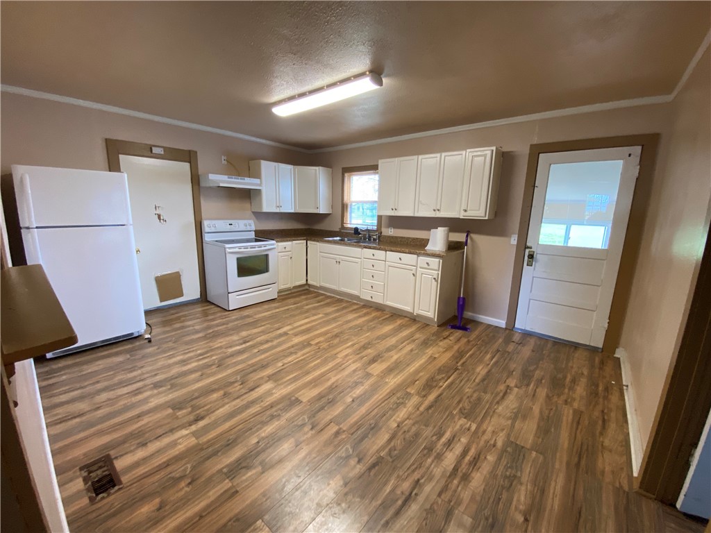 Youngs Sub Pea Ridge - Commercial Lease