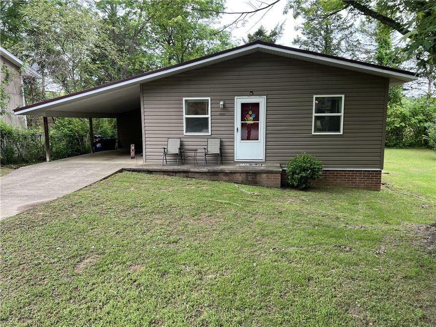 Nice open floor plan in a convenient location for this 3 BR, 1 BA, home with 1,136 SQFT, large eat-in kitchen, and level yard on the Cul-De-Sac. The home features central heat and air, metal roof, vinyl siding, and one car carport. Come check it out today.
