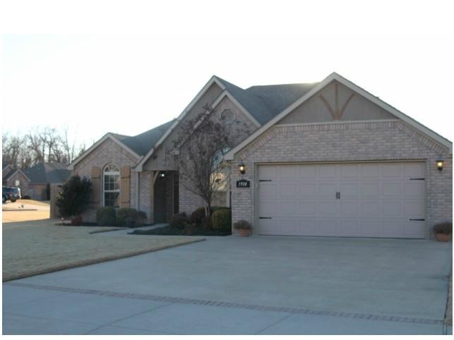 IMMACLATE, WELL MAINTAINED, ONE OWNER 1,744 SF SPLIT 4 BEDROOM PLAN, OPEN VAULTED CEILINGS. GORGEOUS GRANITE WITH STAINLESS APPLIANCES IN SPACIOUS WELL DESIGNED KITCHEN. OVERSIZED CORNER LOT WITH FENCED IN BACK AND SIDE YARD.,GREAT PATIO AREA FOR ENTERTAINING. STORM SHELTER BUILT-IN GARAGE FLOOR (SEE PICTURE)! ADT HOME SECURITY ALREADY INSTALLED. LARGE OVERSIZED PATIO UMBRELLA WILL CONVEY WITH ACCEPTED OFFER.