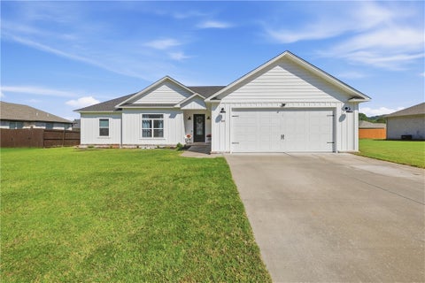 Photo of 303 Promenade Circle, Russellville, AR 72801 (MLS # 1362740)