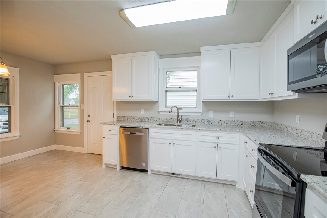 Gem of a remodel in the heart of Siloam Springs! This cottage style home has 2 bedrooms and 1 full bath. The remodeled kitchen is bright and modern with custom cabinets, granite counters, new stainless appliances and space for dining. The gorgeous window trimming, wood flooring, and neutral color palette make this home charming and cozy. There's even a 1 car detached garage for extra storage and opportunity to make it whatever you want.