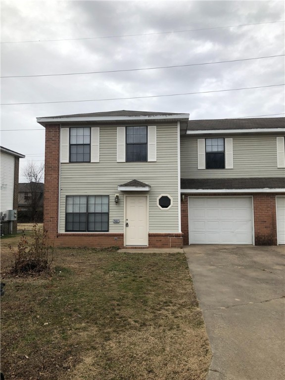 Nice 2 story Duplex in Sunbridge Subdivision. Close to Rogers High School. 3 Bedrooms and 2 Bathrooms
Upstairs. Chain link fenced backyard. One car garage.