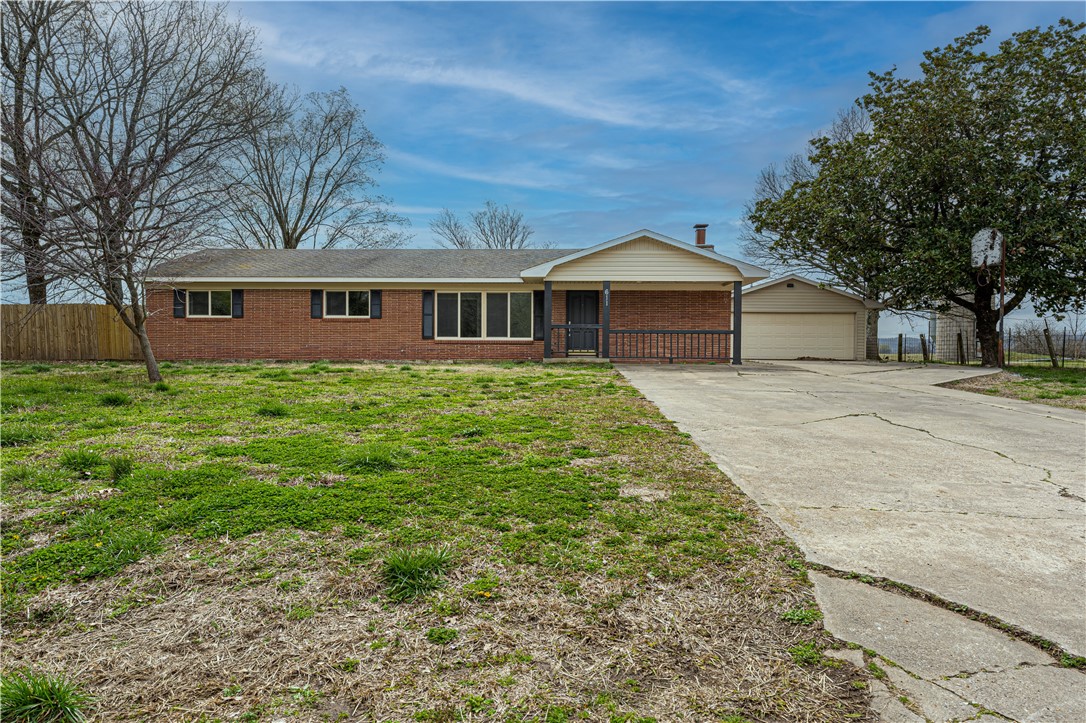 3 BR, 3 BA, 2462 SF charmer on the edge of town. Loads of living space and a flex room. Decked out newly from top to bottom. Tons of natural light on .5 Acre with lovely mountain views. Easy access to the main highway.