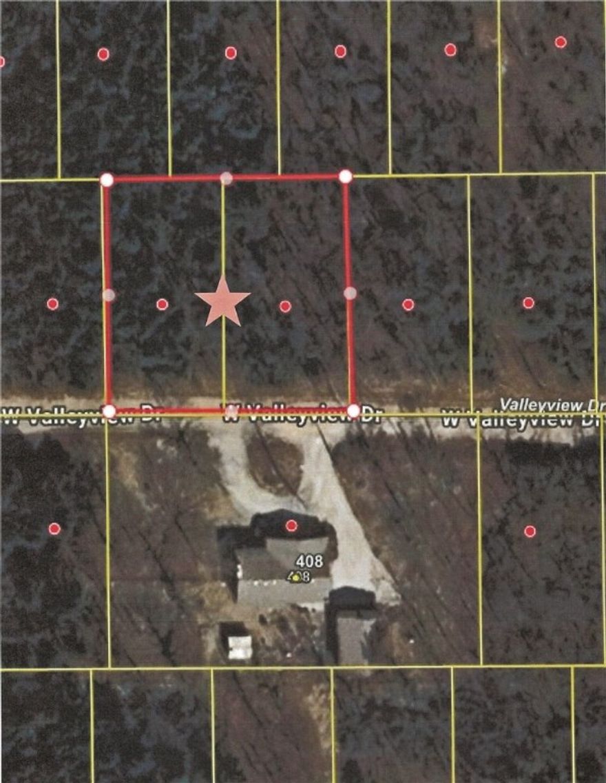 Double lot in Diamond City just minutes from Bull Shoals Lake, the Sugarloaf Harbor Marina and Diamond Hills Golf Course. Great spot to build your lakeside getaway or forever home. Quiet area with easy access to fishing, boating, and golf. Buyer to verify water and sewer availability with the city.