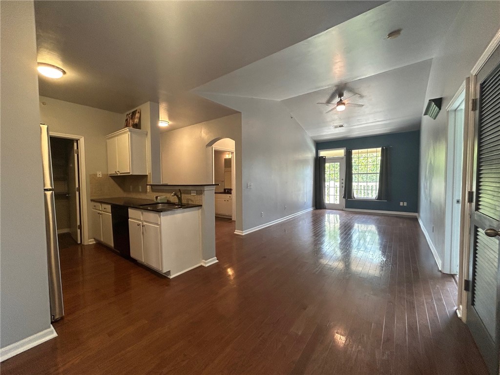 Welcome to The Reserve at Steele Crossing. Enjoy the perks of this community which offers a pool, gym, and clubhouse with outdoor grilling stations. This apartment combines modern updates with a prime location, offering the best of Fayetteville living. Whether you’re cheering on the Razorbacks, exploring local trails, or enjoying downtown’s eclectic vibe, this home puts you at the center of it all. Plus this property comes with an oversized garage!! A few extra amenities that this property comes with will be valet trash service, your own oversized garage, washer/dryer in unit, fitness center and pool plus so much more!!
Schedule a tour today to see why this apartment is the perfect place to call home!