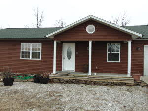 Simply Gorgeous well kept home on 3+ acres. Wood vinyl floors and tile throughout. Large Master bedroom with master bath and walk in closet. Very nice sun room off the kitchen. Approximately 5 miles outside of Green forest. 484 Sq. Ft. Garage and wood deck outside the back of house