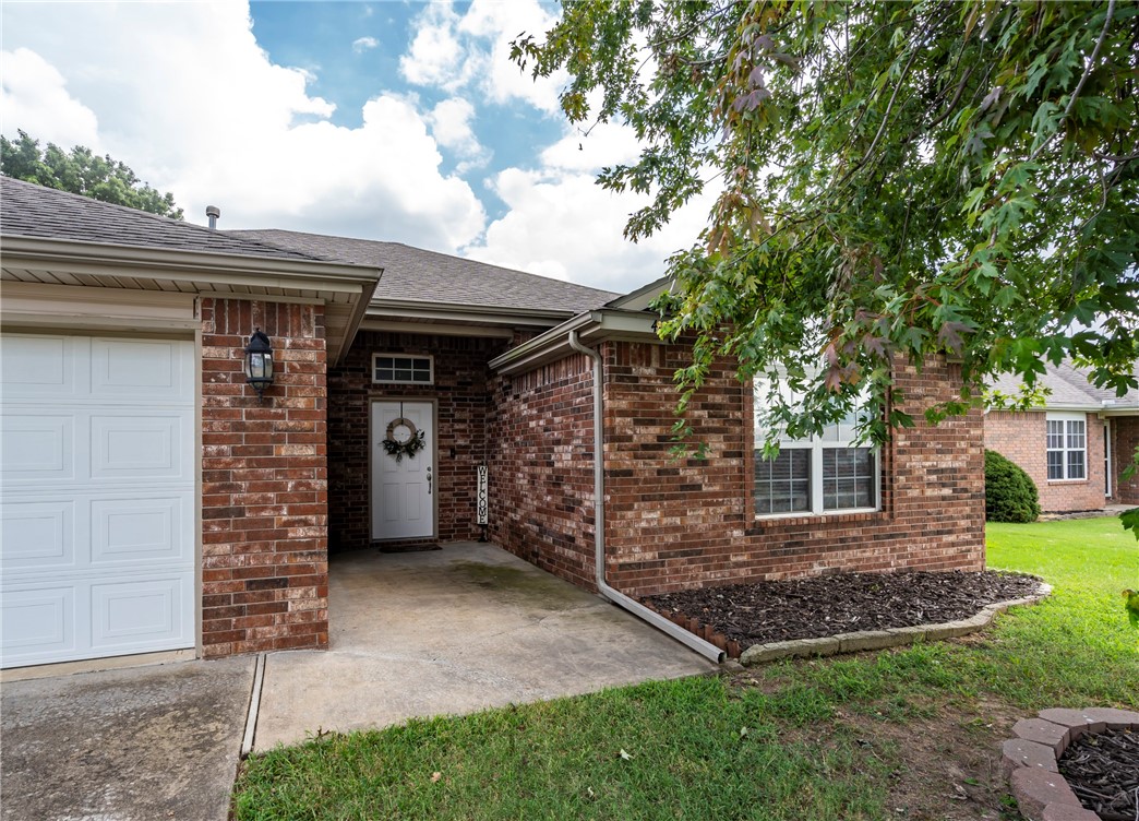 Don't miss this charming, wellĀ maintained all brick 3 bedroom, 2 bath home! Refrigerator, washer and dryer and ring doorbell convey at no additional cost. Located in a great area and less than 4 miles to Walmart Headquarters.Ā Nearby shopping and easy access to all the main roads make this a great location! The kitchen has granite countertops and stainless steel appliances and a gas range. New HVAC in 2024 and new garbage disposal in 2025. The gas fireplace in the living area and the split floor plan enhance the easy and comfortable flow. Private fenced back patio for spending time outside.Ā Call today for a showing!Ā $2,500 in closing costs are available with preferred lender!