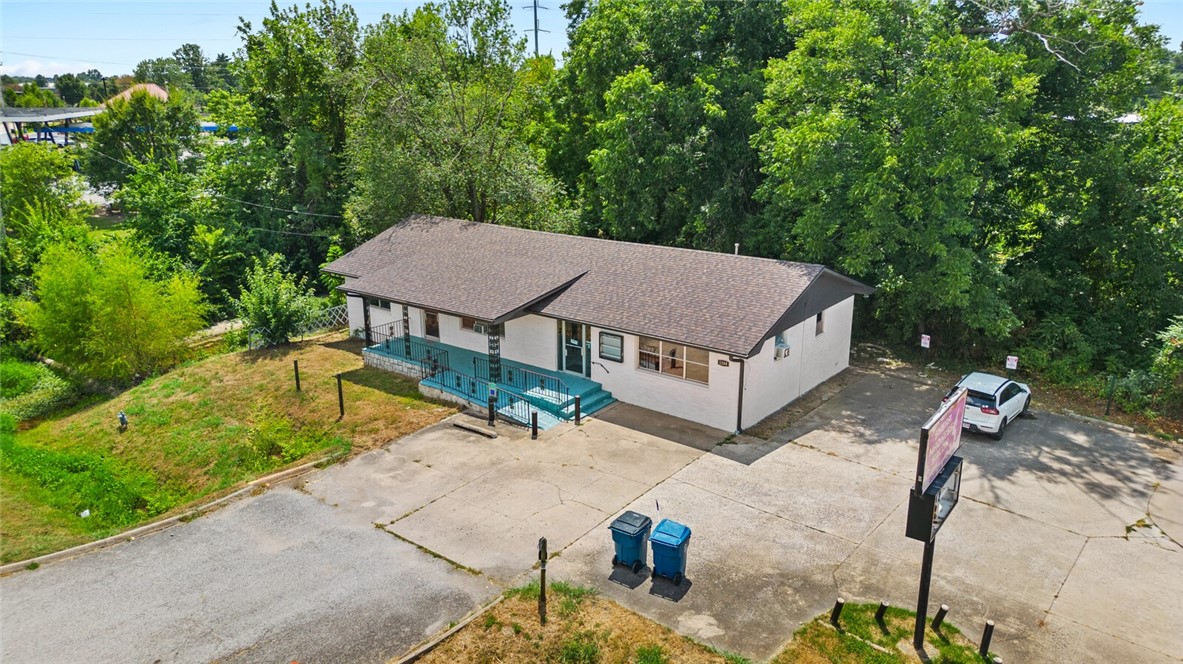 Unbeatable Location!!! An incredible opportunity to operate your business in the heart of the city, with high visibility! Previously used as a salon but has potential for so many opportunities. Location is everything with this property. Ample parking. It sits right off of Walton Blvd. next to the Walmart To Go, across the street from Orange Theory, and close to many other businesses and restaurants. Building has a new roof, new HVAC, and new flooring throughout. Schedule a showing today and come see the potential to make this the home for your next business! Billboard not included.