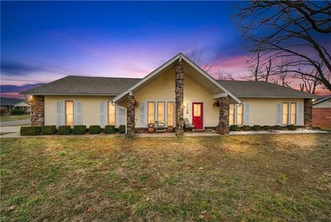 Photo of 1016 S 27th Street, Rogers, AR 72758 (MLS # 1335879)