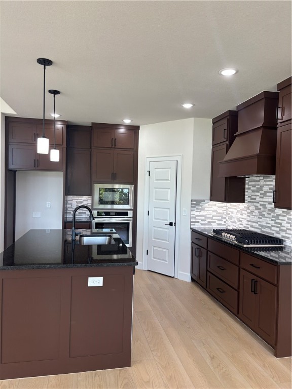FEATHERSTON FARMS - Residential Lease