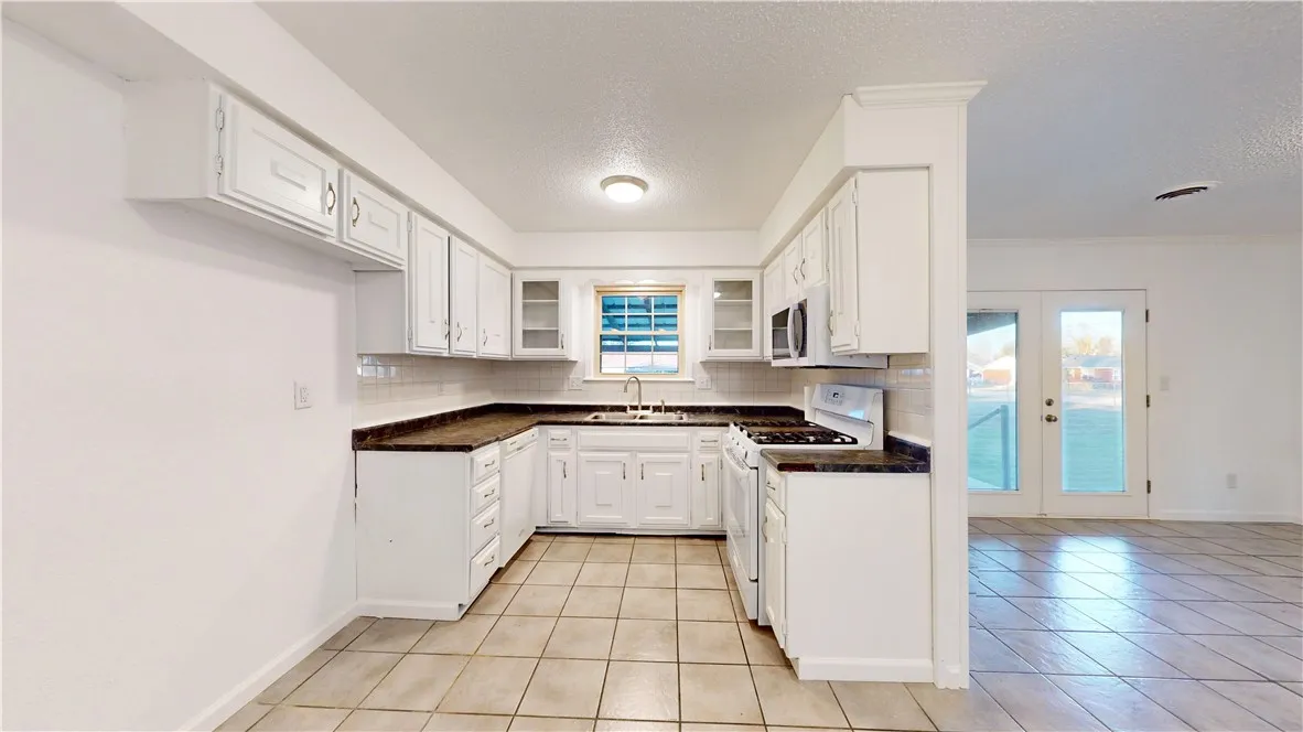 Rogers, Arkansas 72758, United States, 3 Bedrooms Bedrooms, ,2 BathroomsBathrooms,Residential,Pending,27948