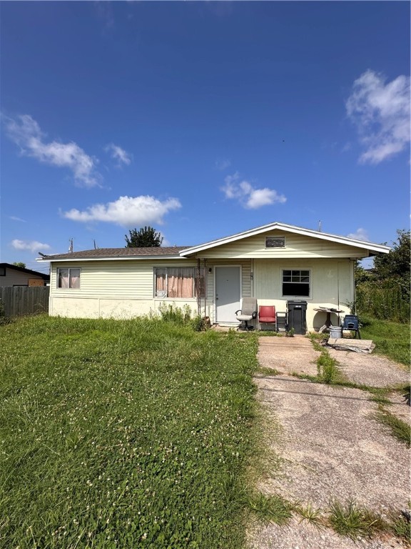 Looking for a great fixer upper in the heart of Rogers? Incredible investment opportunity for a savvy flipper! 3 bed single bath home located across the street from Greer Lingle Middle School. Home has a lot of potential, needs a lot of finish work and the yard cleaned up. Several homes in the neighborhood have sold recently for over $200 per foot after renovation. Home is sold as is, no disclosure provided.