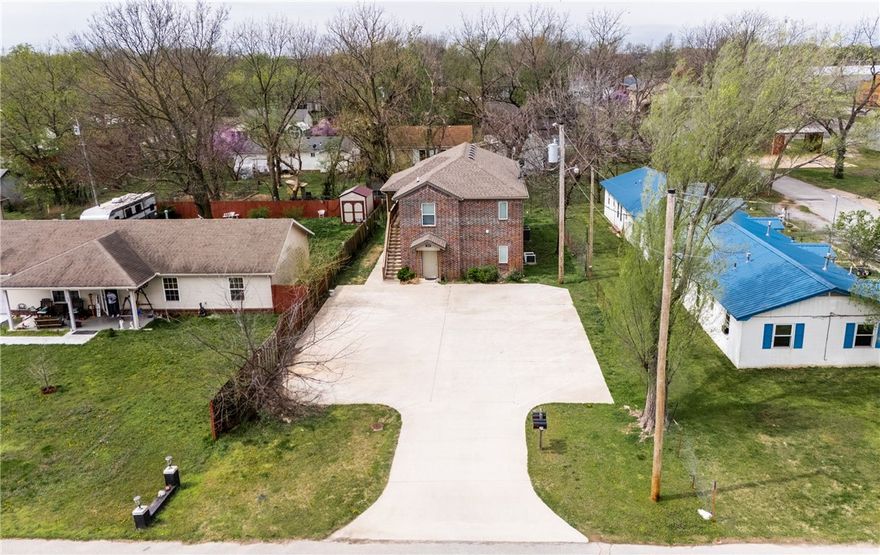 Excellent investment opportunity with a newer fully rented 4 plex in downtown Gravette. Great rental history and professionally managed, these nicely appointed units feature affordable living in close proximity of all that the Gravette business district has to offer.